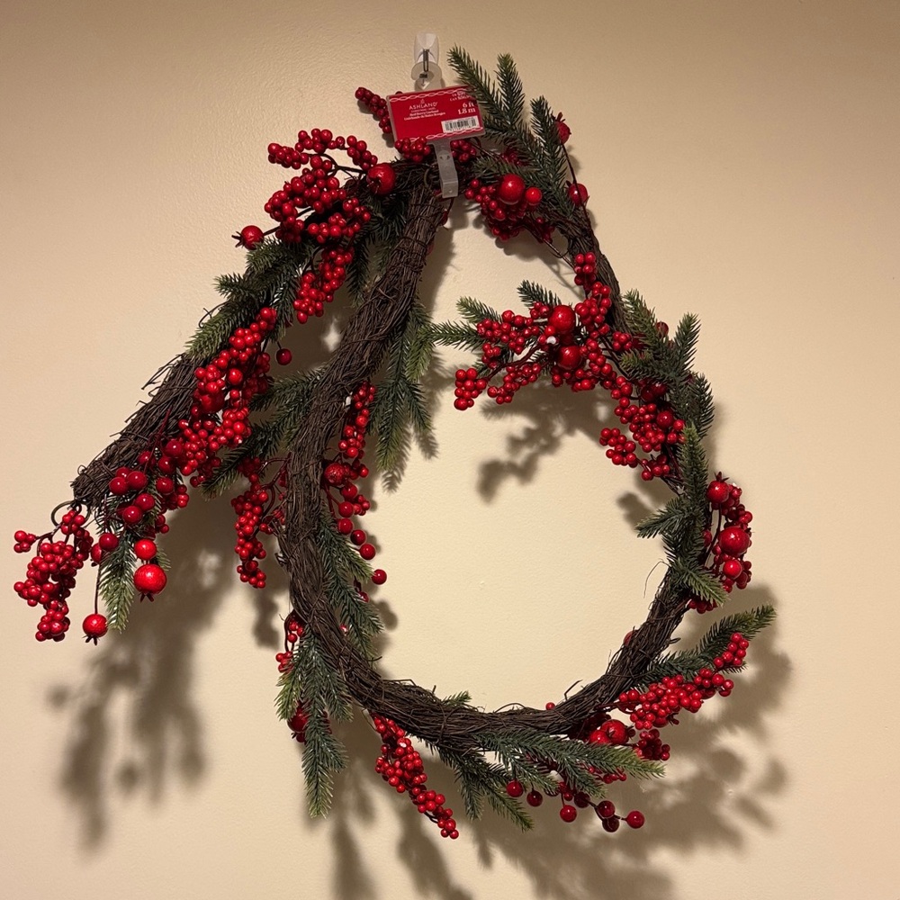 Ashland Red Berry Grapevine Garland